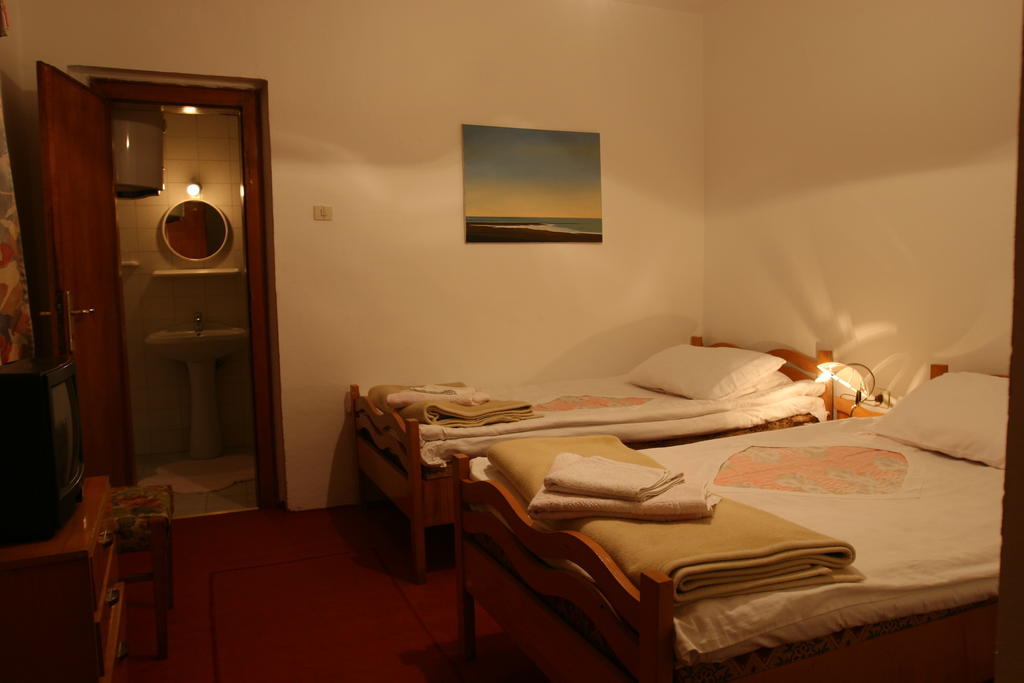 Guesthouse Pension Andrea Tirana Zewnętrze zdjęcie