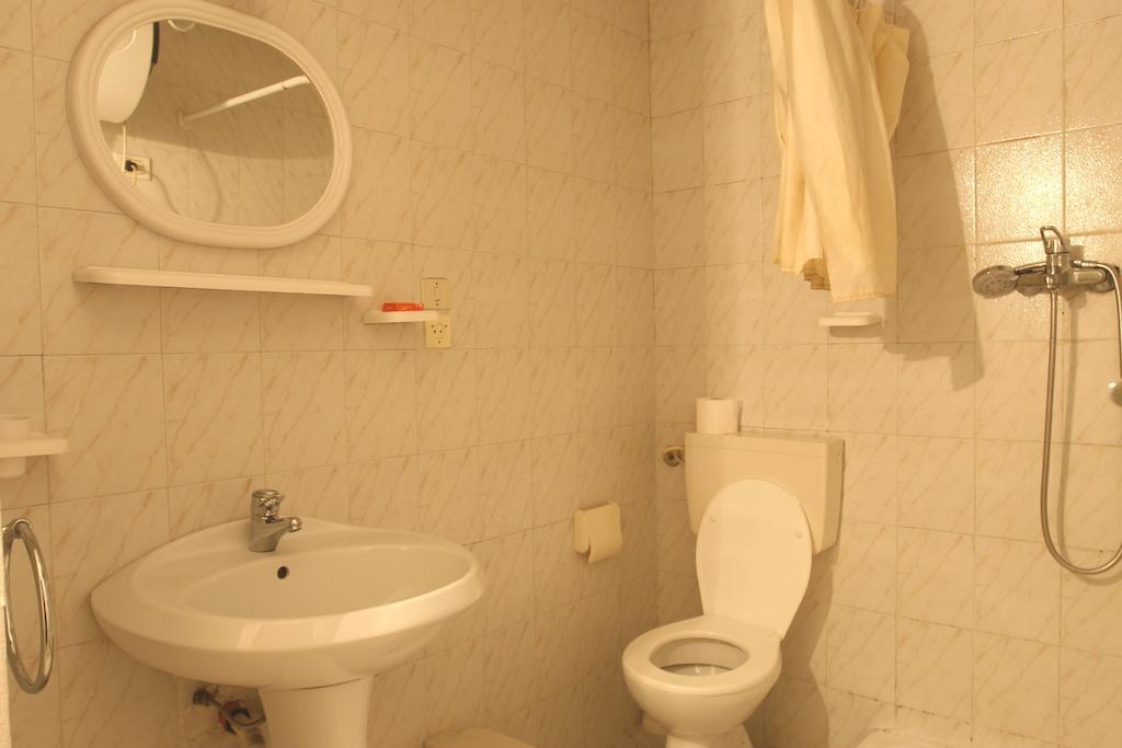 Guesthouse Pension Andrea Tirana Zewnętrze zdjęcie