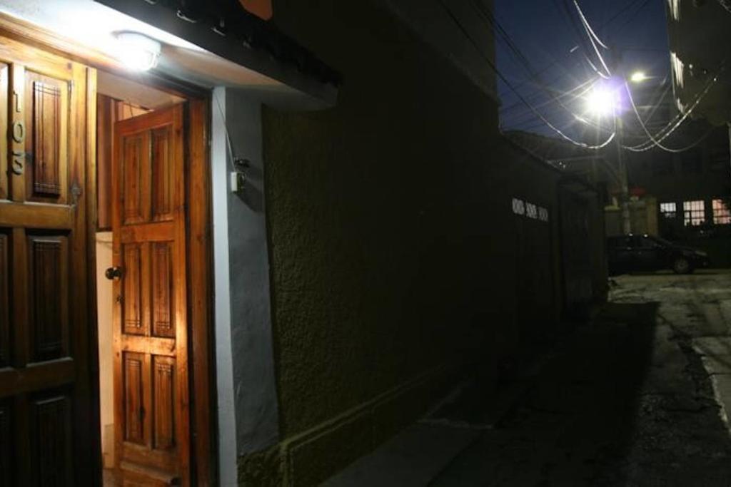 Guesthouse Pension Andrea Tirana Zewnętrze zdjęcie